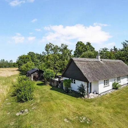 Older Thatched Farmhouse, Approx, 400 Meters From The Water *